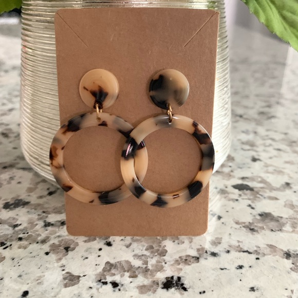 ⭐️CLEARANCE⭐️ Acrylic Dangle Fashion Earrings - Picture 5 of 6